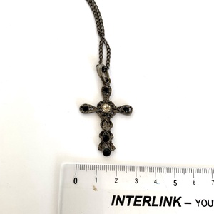 Fekete kereszt - Régi vintage nyaklánc 1980-as évekből, retro lánc, ékszer, fekete fém lánc kereszttel - ékszer - nyaklánc - hosszú nyaklánc - Meska.hu