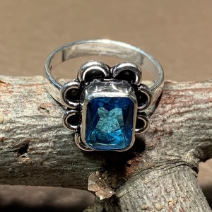 Szolíd de mutatós 925 ezüstözött gyűrű kék kővel 6,5-ös méret (17 mm átmérő) kék topáz szín köves ezüstös gyűrű - Meska.hu