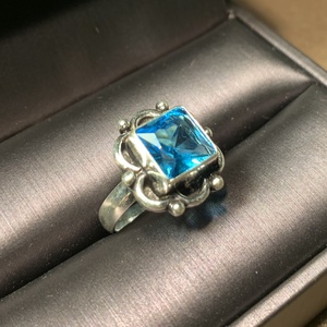 925 ezüstözött gyűrű kék topáz szín kővel 5,5-ös kis méret (16,5 mm átmérő) indiai ezüst színű gyűrű - Meska.hu