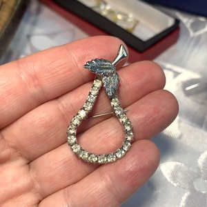 Régi strassz körte csillogó bross, kitűző blúzra, kabátra, női vintage ékszer, antik bross, női pin  - ékszer - kitűző és bross - kitűző - Meska.hu