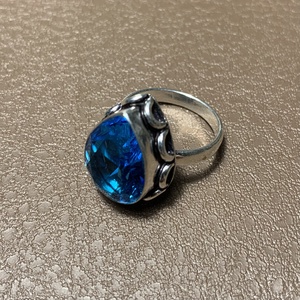 925 ezüstözött gyűrű kék topáz szín kővel 7-es méret (17,5 mm átmérő) indiai ezüst szín gyűrű, 54 mm körfogat - ékszer - gyűrű - statement gyűrű - Meska.hu