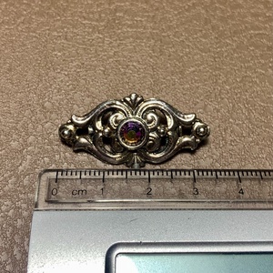 Régi csillogó fém bross, kitűző blúzra, kabátra, női vintage ékszer, antik bross, női pin, köves antik bross  - ékszer - kitűző és bross - Meska.hu