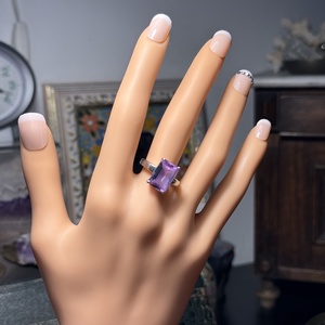Modern ezüst gyűrű lila cirkon kővel, 925 ezüst ékszer, cirkónia köves gyűrű mérete 54 mm  - ékszer - gyűrű - statement gyűrű - Meska.hu