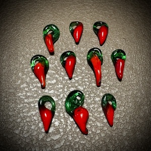 10 db üveg paprika gyöngy, kézzel készült üveggyöngy piros paprika, csili paprika üveggyöngy, 1,5-2,2 cm - Meska.hu