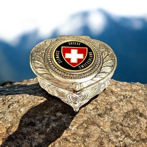 Svájc fém doboz, ékszeresdoboz, fém ékszeres doboz, dobozka, ládika, svájci láda, kis szelence, gyűrű tartó láda, Ékszer, Ékszertartó, Ékszerdoboz, Festett tárgyak, MESKA