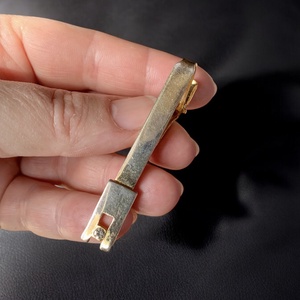 Nyakkendőtű, különleges egyedi retro fém nyakkendő tű a '60-as '70-es évekből, elegáns férfi ajándék, nyakkendő csipesz - ékszer - mandzsettagomb és nyakkendőtű - Meska.hu