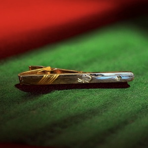 Lacoste krokodil nyakkendőtű, különleges egyedi retro fém nyakkendő csipesz a '70-es évekből, elegáns férfi ajándék - ékszer - mandzsettagomb és nyakkendőtű - Meska.hu