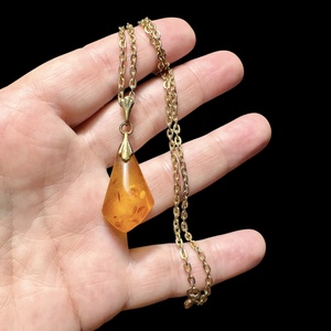 Borostyán nyaklánc, vintage borostyán vagy öntött borostyán medálos arany színű nyaklánc Medál: kb. 3 cm régi borostyán, Ékszer, Nyaklánc, Medál, Ékszerkészítés, MESKA