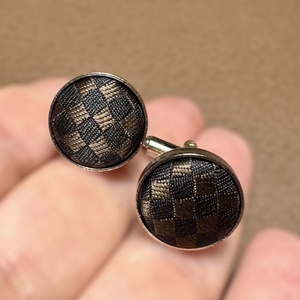 Elegáns selyemmel bevont vintage acél mandzsettagomb a '80-as évekből, mandzsetta, férfi ajándék mandzsetta gomb uraknak - ékszer - mandzsettagomb és nyakkendőtű - Meska.hu