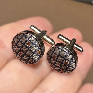 Elegáns selyemmel bevont vintage acél mandzsettagomb a '80-as évekből, mandzsetta, férfi ajándék mandzsetta gomb uraknak - ékszer - mandzsettagomb és nyakkendőtű - Meska.hu