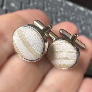 Elegáns selyemmel bevont vintage acél mandzsettagomb a '80-as évekből, mandzsetta, férfi ajándék mandzsetta gomb uraknak - ékszer - mandzsettagomb és nyakkendőtű - Meska.hu