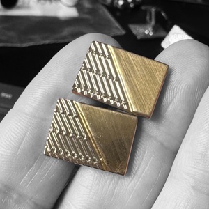 Extravagáns egyedi retro fém mandzsettagomb a '60-as '70-es évekből, csillogó acélból, elegáns ajándéktárgy férfinak! - ékszer - mandzsettagomb és nyakkendőtű - Meska.hu