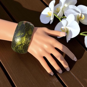 1 db Vintage akryl karperec, 1980-as évekből karkötő, retro színes karperec, kézműves karkötő ékszer  - ékszer - karkötő - karperec - Meska.hu