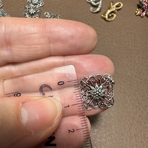 EZÜST vagy ezüstözött virág medál vintage fém medál, ékszer az 1970/80-as évekből, medál nyakláncra csillogó fémből  - ékszer - nyaklánc - medál - Meska.hu