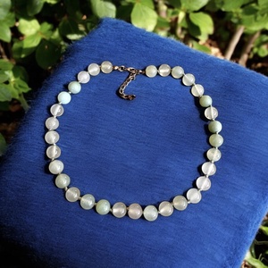 Kék akvamarin kövekből készült csomózott nyakék, kékdrágakő nyaklánc, akvamarin gyöngysor - Meska.hu