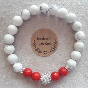 Jáde - Howlite ásványkarkötő ezüst színű shamballa charmmal, Ékszer, Karkötő, Charm karkötő, Ékszerkészítés, MESKA