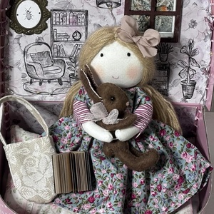 Öltöztethető baba világító koffer babaházban, Játék & Sport, Baba & babaház, Baba, Baba-és bábkészítés, Varrás, MESKA