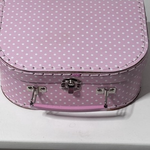 Öltöztethető baba világító koffer babaházban - játék & sport - baba & babaház - baba - Meska.hu