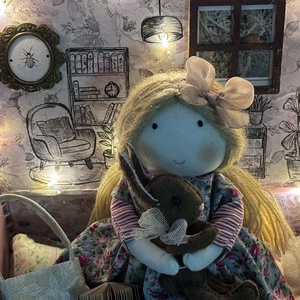 Öltöztethető baba világító koffer babaházban - játék & sport - baba & babaház - baba - Meska.hu