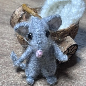 4cm-es mini egérke dióhéj kocsiban -  - Meska.hu