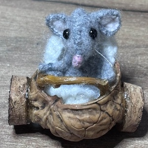 4cm-es mini egérke dióhéj kocsiban -  - Meska.hu