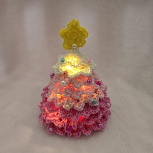 Horgolt világító karácsonyfa - karácsony - karácsonyi lakásdekoráció - karácsonyfa, grincsfa - Meska.hu