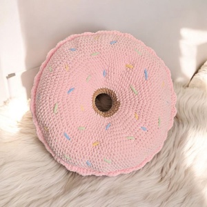 Horgolt fánk párna - Meska.hu