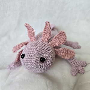 Horgolt kis axolotl - játék & sport - plüssállat & játékfigura - más figura - Meska.hu