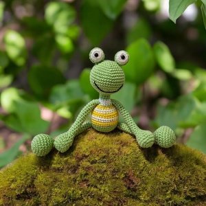 Horgolt hosszúlábú békácska - Meska.hu