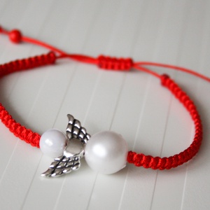 Makramé karkötő - Angyalka piros - ékszer - karkötő - fonott karkötő - Meska.hu