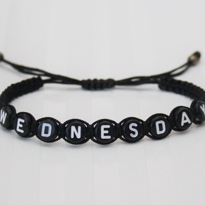 Fonott makramé karkötő - Fekete Wednesday - Meska.hu