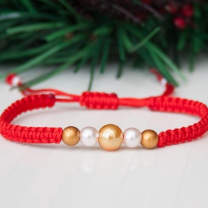 Fonott makramé karkötő - Gyöngyökkel karácsonyi színekben - Meska.hu