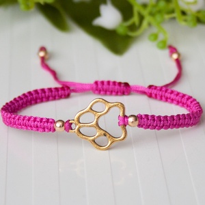 Fonott makramé karkötő - Fuchsia/arany mancs tappancs, Ékszer, Karkötő, Fonott karkötő, Csomózás, MESKA