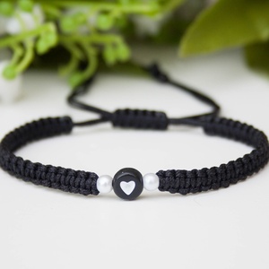 Fonott makramé karkötő - Szívecske fekete, Ékszer, Karkötő, Fonott karkötő, Csomózás, MESKA