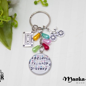 Kulcstartó, táskadísz - Stranger Things  - Meska.hu