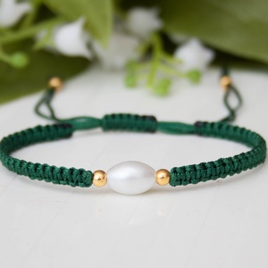 Fonott makramé karkötő - Gyöngyökkel sötétzöld, Ékszer, Karkötő, Fonott karkötő, Csomózás, MESKA