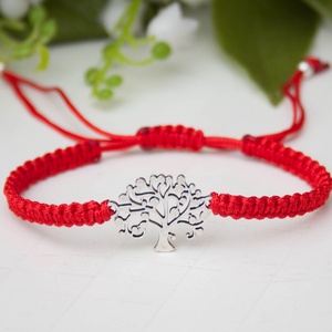 Fonott makramé karkötő - Életfa piros - Meska.hu