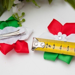 Nemzeti színű masnis hajcsat virág formájú - piros/fehér/zöld - ruha & divat - hajdísz & hajcsat - hajcsat & hajtű - Meska.hu