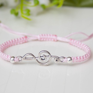 Fonott makramé karkötő gyerekeknek - Violin kulcs világos rózsaszín - Meska.hu