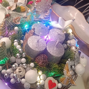 Adventi koszorú, Karácsony, Adventi díszek, Adventi koszorú, Mindenmás, Virágkötés, Kézzel készült, ünnepi asztaldísz fonott alapra építve. Ezüst gyertyákkal, fenyőágakkal, tobozokkal..., MESKA