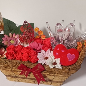 Romantikus kézműves virágkosár � örök virágdekoráció szívvel és pillangóval  - otthon & életmód - virágdekoráció - virágdíszek - asztali virágdísz - Meska.hu