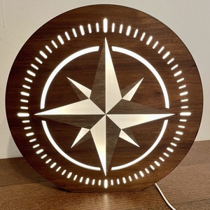 Iránytű  Lézervágott fa lámpa iránytű mintával, fehér LED világítással és fényerőszabályzós kapcsolóval, Otthon & Életmód, Lámpa, Hangulatlámpa, Famegmunkálás, MESKA