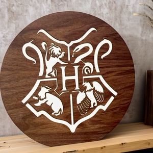 Roxfort címer - Lézervágott fa lámpa Harry Potter minta, fehér LED világítással és fényerőszabályzós kapcsolóval - otthon & életmód - lámpa - hangulatlámpa - Meska.hu