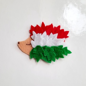 Sünis kitűző, kokárda - ékszer - kitűző és bross - ruha & cipőklipsz - Meska.hu