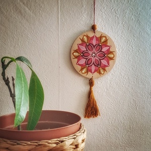 Mandala függő  10 cm átmérőjű dísz  rózsaszín-sárga - otthon & lakás - dekoráció - fali és függő dekoráció - falra akasztható dekor - Meska.hu