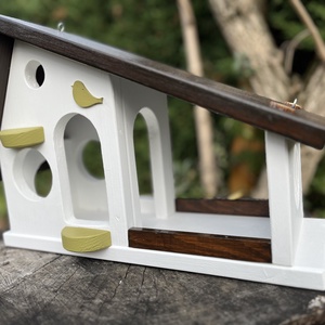 Madáretető kerek ablakos / fehér-zöld-dió/ - otthon & életmód - ház & kert - madáretető & itató - Meska.hu