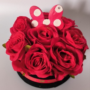 Minnie egér rózsabox, Otthon & Lakás, Dekoráció, Virágdísz és tartó, Virágbox, virágdoboz, Virágkötés, Selyemvrágból készült rózsabox, minnie masnival és csillámporral díszítve, Meska