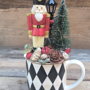 Diótörő bögrés dísz (LED-es) - piros - Meska.hu