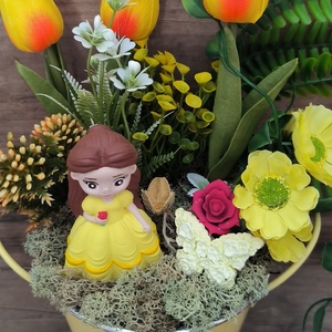 Szépség és a szörnyeteg, Belle hercegnő tavaszi vödör - otthon & életmód - virágdekoráció - virágdíszek - asztali virágdísz - Meska.hu