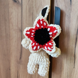 Demagorgon baby, Táska & Tok, Kulcstartó & Táskadísz, Táskaakasztó, Horgolás, MESKA